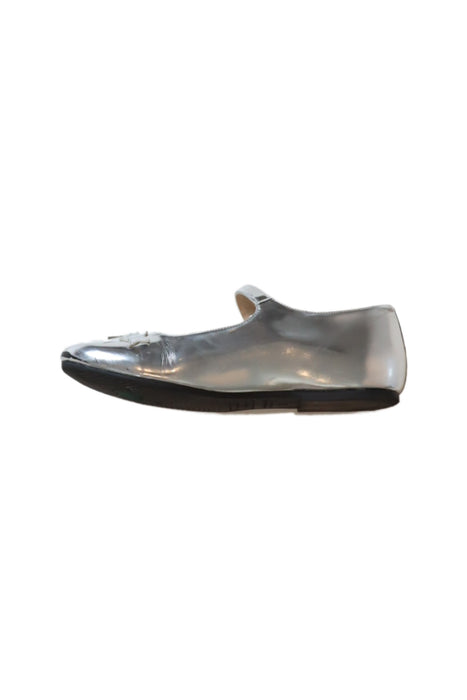 A Silver Flats from Manuela de Juan in size 7Y for girl. (Front View)