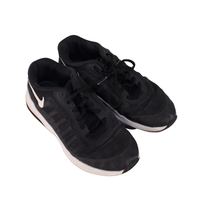 A Black Sneakers from Nike in size 7Y for boy. (Front View)