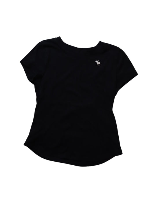 A Black Short Sleeve T Shirts from Abercrombie & Fitch in size 5T for girl. (Front View)