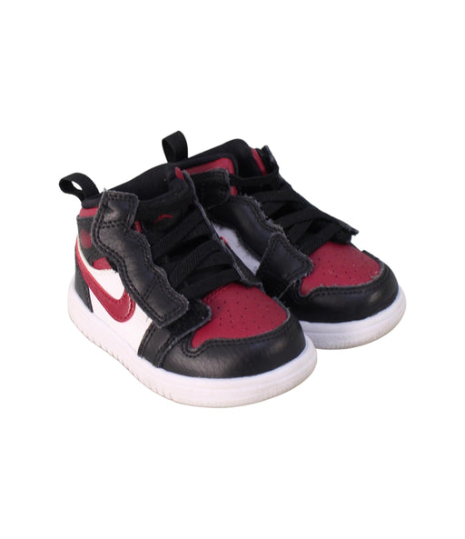 A Black Sneakers from Air Jordan in size 12-18M for boy. (Front View)