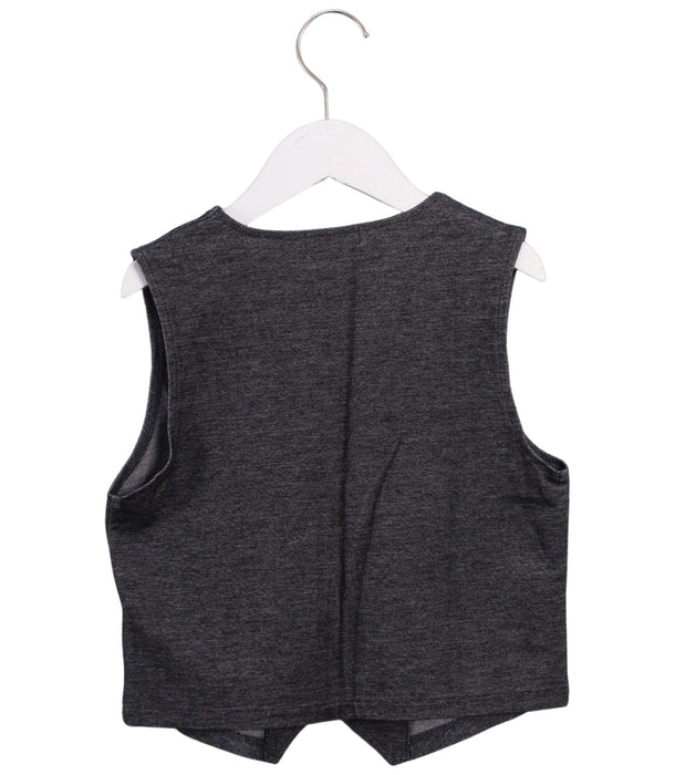 A Black Vests from Comme Ca Ism in size 5T for boy. (Back View)