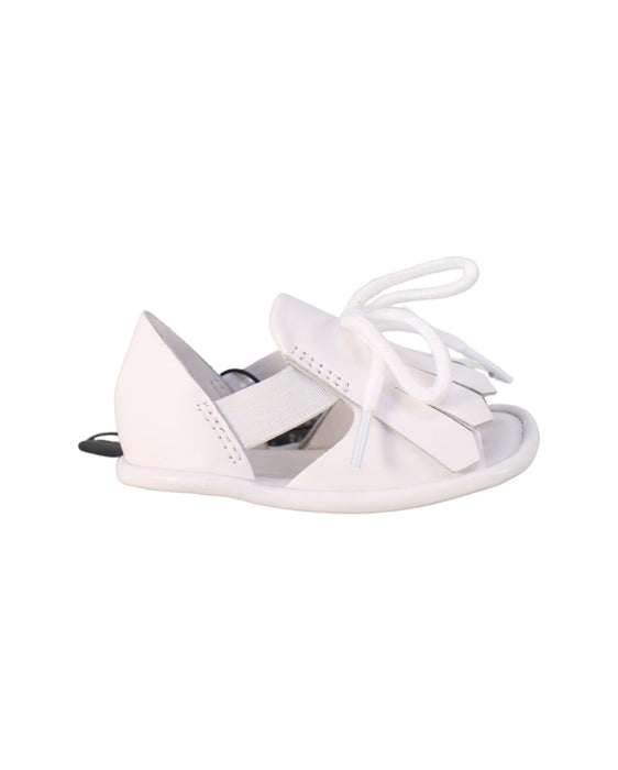 A White Sandals from Burberry in size 3-6M for girl. (Back View)