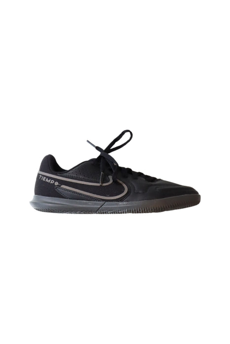 A Black Sneakers from Nike in size 7Y for boy. (Back View)