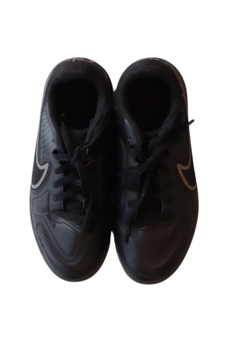 A Black Sneakers from Nike in size 10Y for neutral. (Front View)