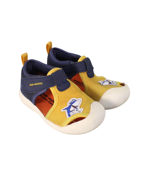 A Yellow Sandals from Dr. Kong in size 18-24M for boy. (Front View)