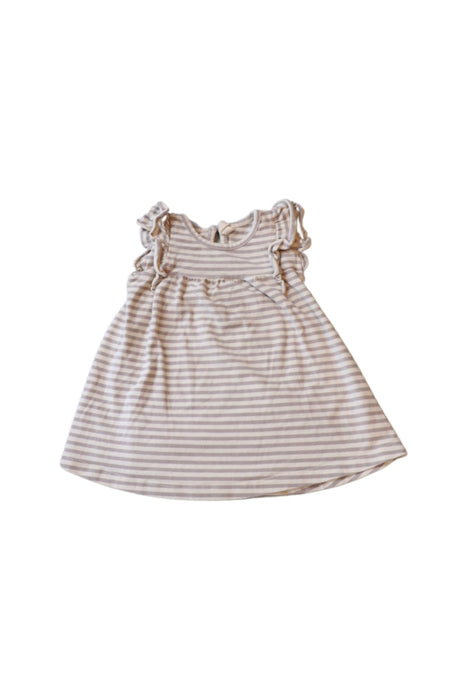 A Grey Sleeveless Tops from Quincy Mae in size 6-12M for girl. (Front View)