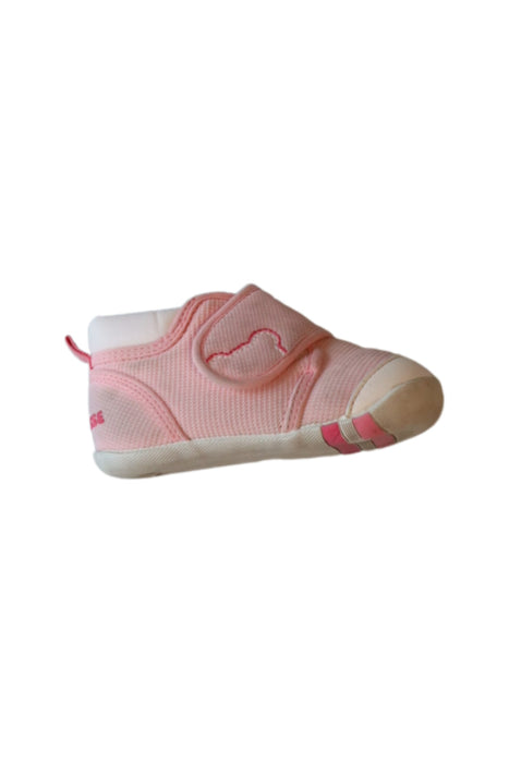 A Pink Sneakers from Miki House in size 18-24M for girl. (Front View)