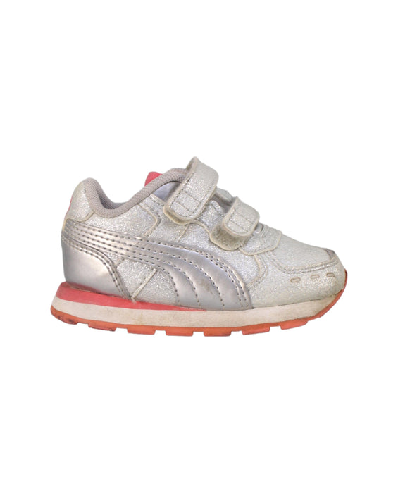 A Silver Sneakers from Puma in size 12-18M for boy. (Back View)