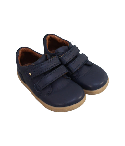 A Navy Sneakers from Bobux in size 3T for boy. (Front View)