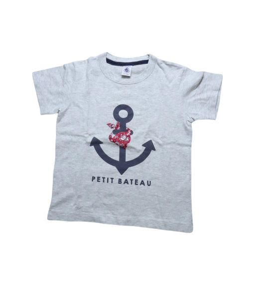 A Grey Short Sleeve T Shirts from Petit Bateau in size 6T for boy. (Front View)