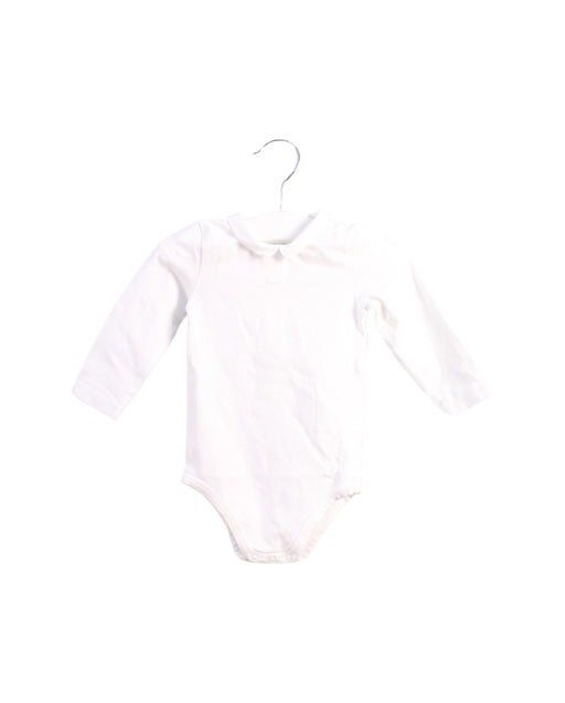 A White Bodysuits from Cyrillus in size 3-6M for neutral. (Front View)