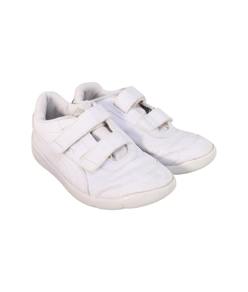 A White Sneakers from Puma in size 9Y for boy. (Front View)