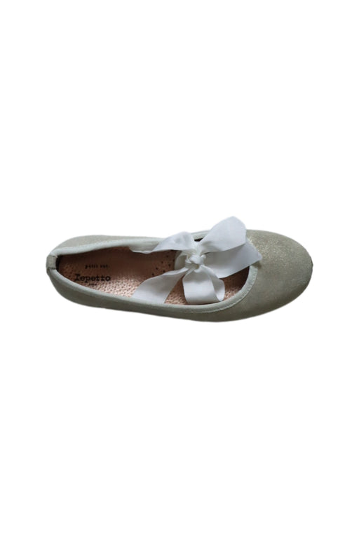 A Silver Flats from Repetto in size 6T for girl. (Front View)