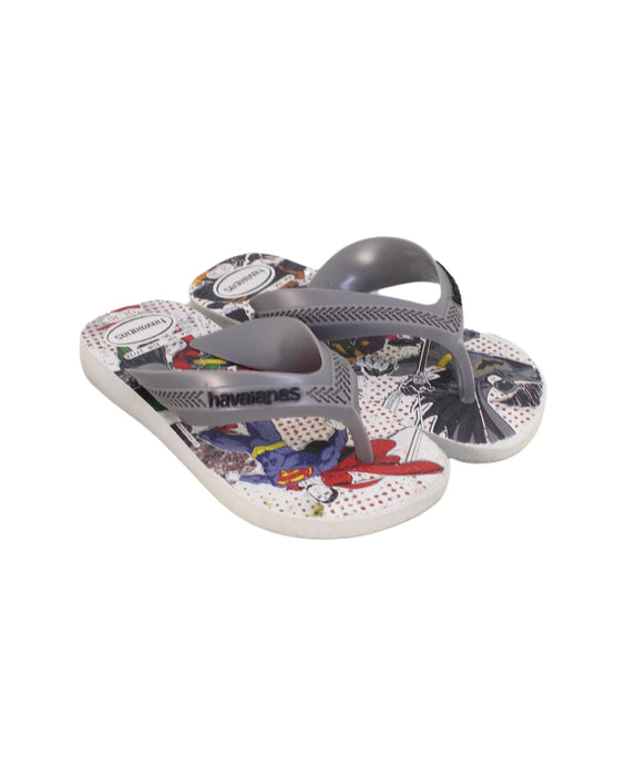 A Grey Flip Flops from Havaianas in size 5T for boy. (Front View)