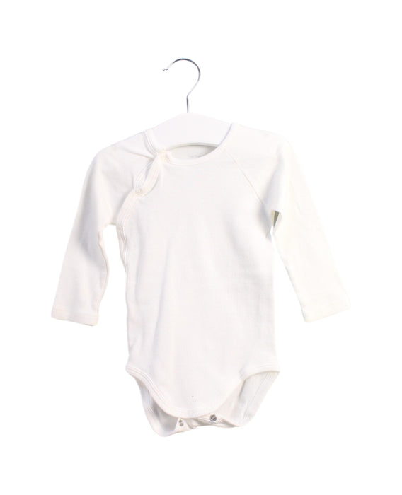 A White Bodysuits from Petit Bateau in size 6-12M for boy. (Front View)