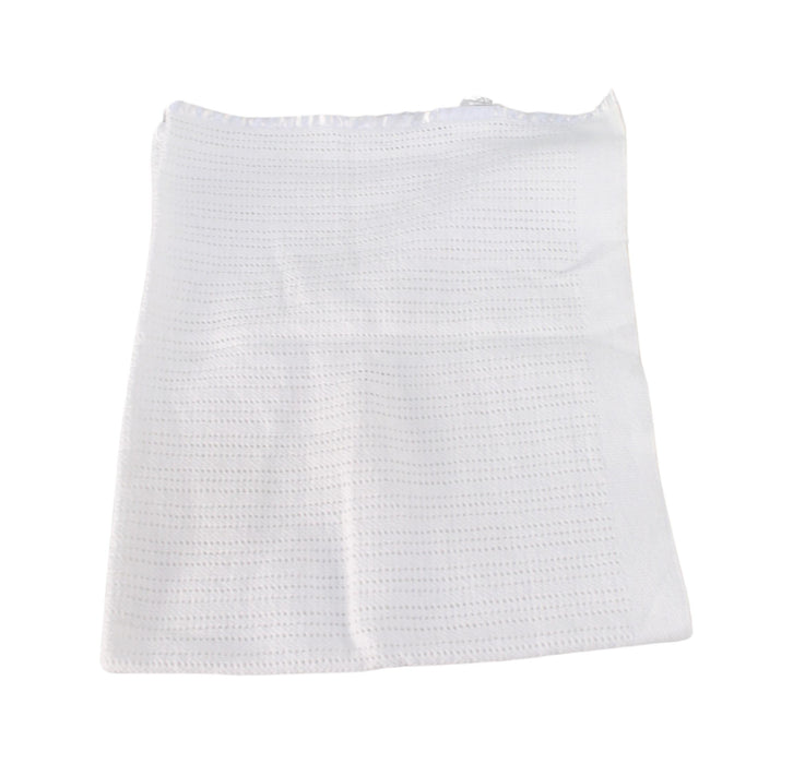 A White Blankets from The Little White Company in size O/S for neutral. (Front View)