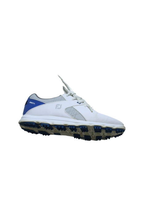 A White Sneakers from Footjoy in size 9Y for boy. (Front View)