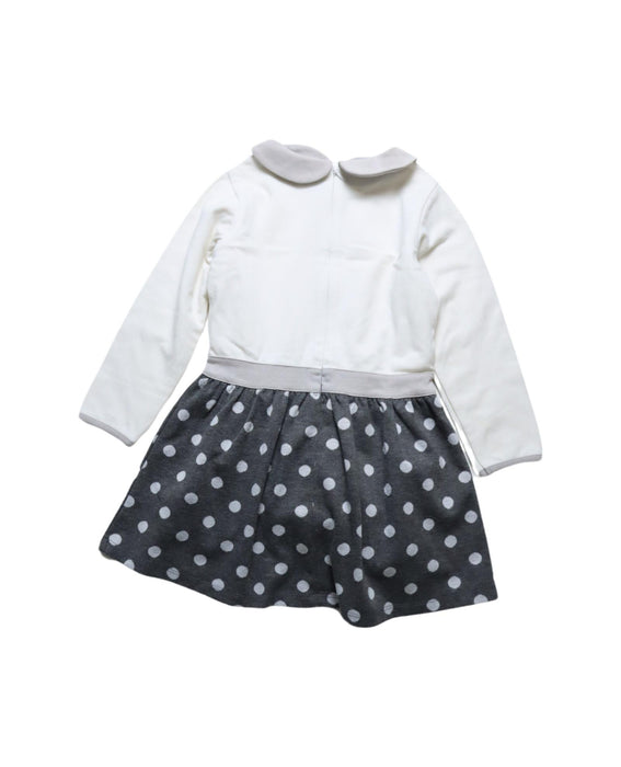 A White Long Sleeve Dresses from Chickeeduck in size 4T for girl. (Back View)
