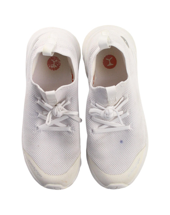 A White Sneakers from Moody Tiger in size 9Y for girl. (Back View)