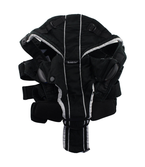 A Black Baby Carriers from BabyBjorn in size 0-3M for neutral. (Front View)