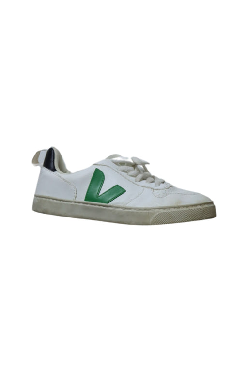 A White Sneakers from Veja in size 9Y for boy. (Front View)