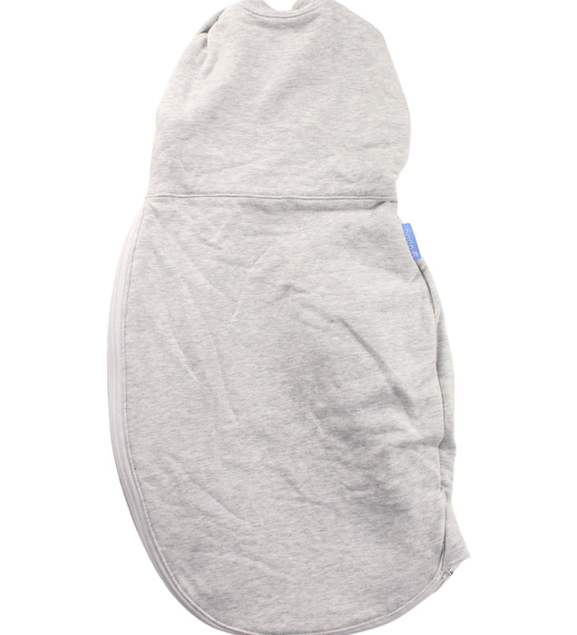 A White Swaddles from The Gro Company in size 0-3M for neutral. (Back View)