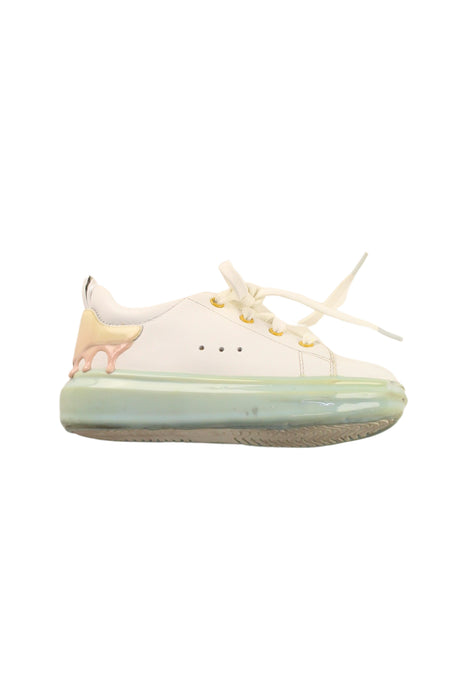 A White Sneakers from WiNK in size 4T for girl. (Front View)
