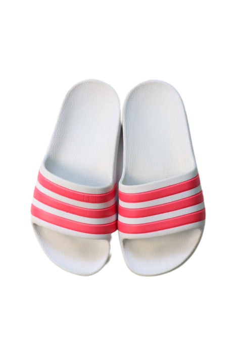 A White Slippers from Adidas in size 5T for girl. (Back View)