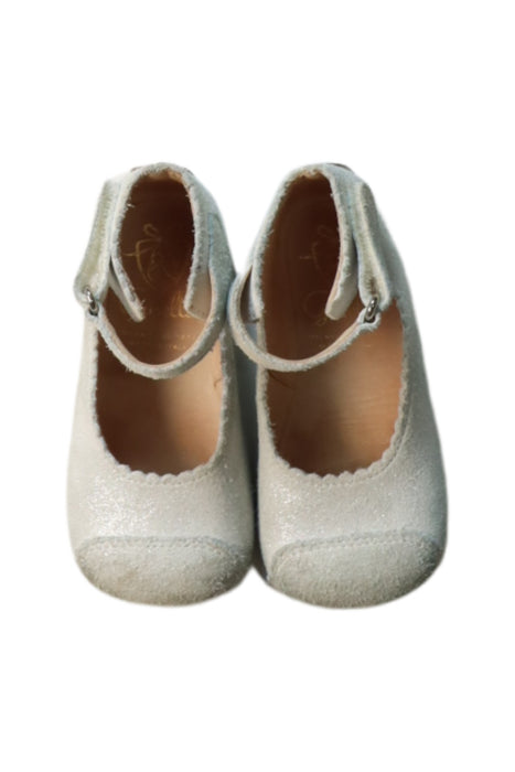 A White Flats from Gusella in size 12-18M for girl. (Back View)