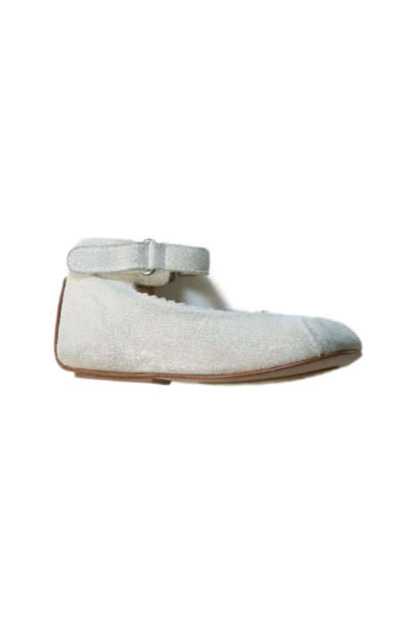A White Flats from Gusella in size 18-24M for girl. (Front View)