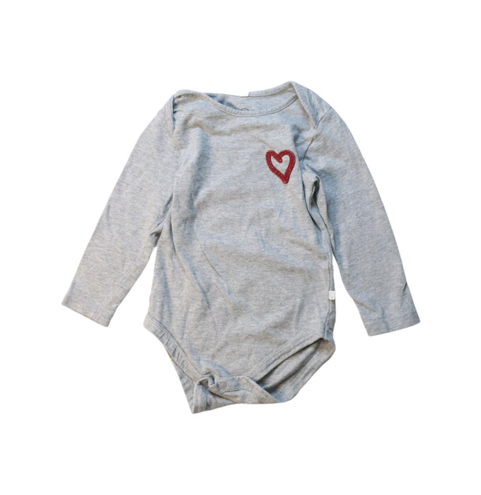 A Grey Long Sleeve Bodysuits from Mori in size 12-18M for neutral. (Front View)