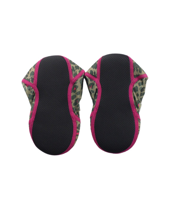 A Multicolour Aqua Shoes from Duukies in size 9Y for girl. (Back View)