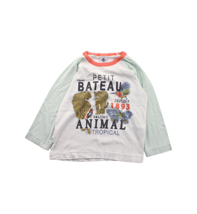 A White Pyjama Sets from Petit Bateau in size 4T for neutral. (Front View)