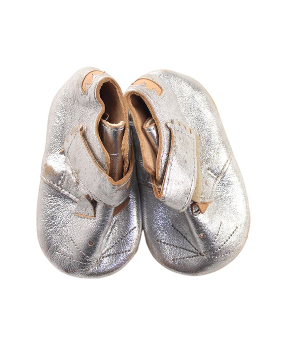 A Silver Sneakers from Easy Peasy in size Newborn for girl. (Back View)