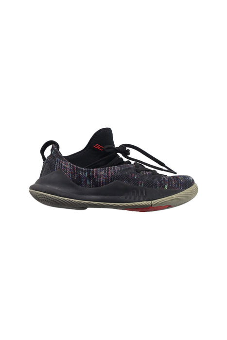 A Black Sneakers from Under Armour in size 7Y for boy. (Front View)