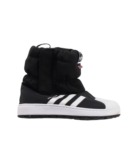 A Black Sneakers from Adidas in size 6T for boy. (Front View)