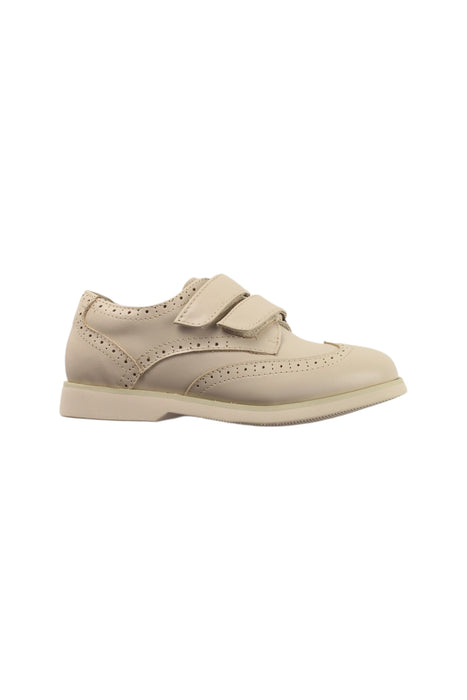 A Beige Dress Shoes from Nicholas & Bears in size 4T for girl. (Front View)