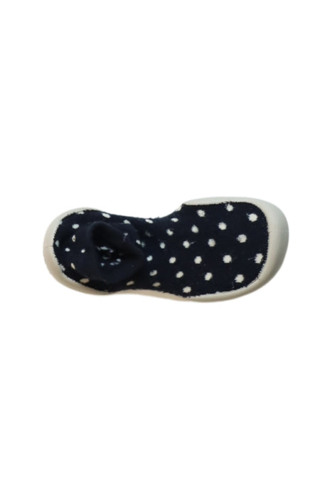 A Black Booties from Collegien in size 6T for neutral. (Front View)