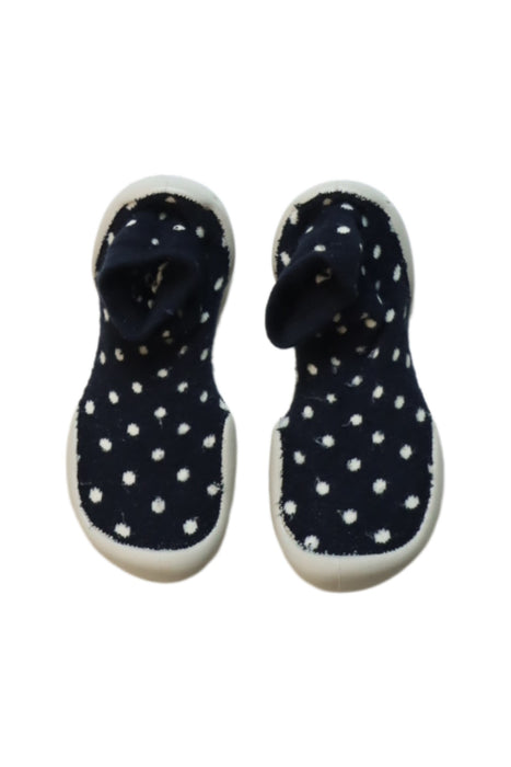 A Black Booties from Collegien in size 6T for neutral. (Back View)