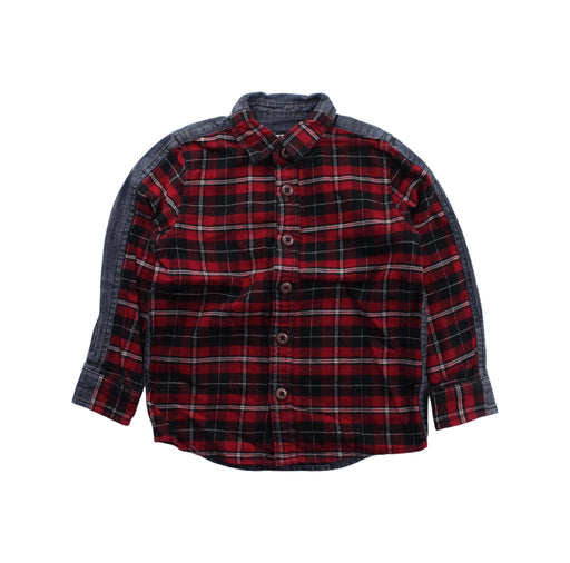 A Black Long Sleeve Shirts from izzue in size 4T for boy. (Front View)