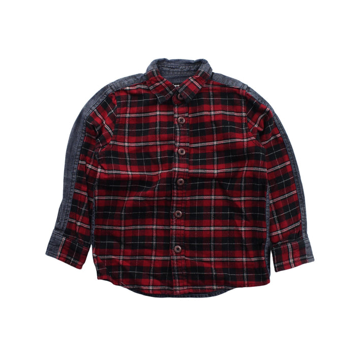 A Black Long Sleeve Shirts from izzue in size 4T for boy. (Front View)