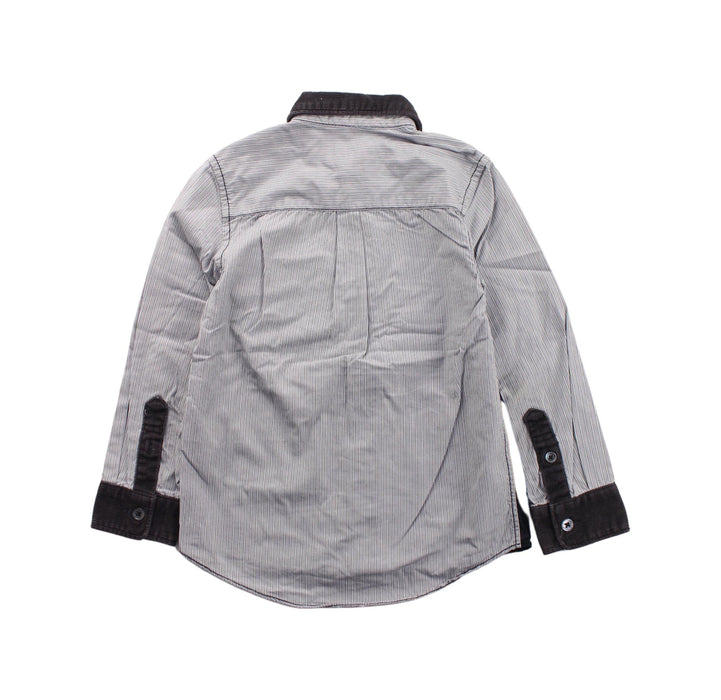 A Black Long Sleeve Shirts from izzue in size 4T for boy. (Back View)