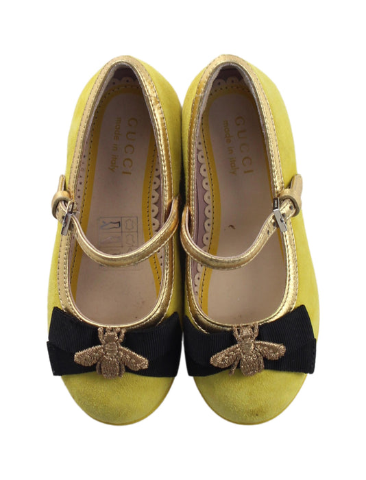 A Yellow Flats from Gucci in size 18-24M for girl. (Back View)