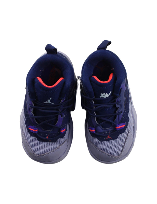 A Purple Sneakers from Air Jordan in size 18-24M for boy. (Back View)
