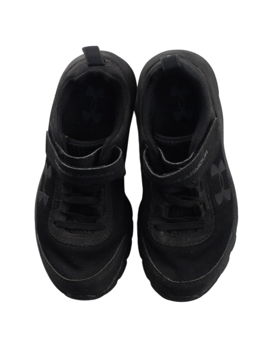 A Black Sneakers from Under Armour in size 7Y for boy. (Back View)