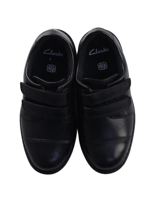 A Black Dress Shoes from Clarks in size 5T for boy. (Back View)