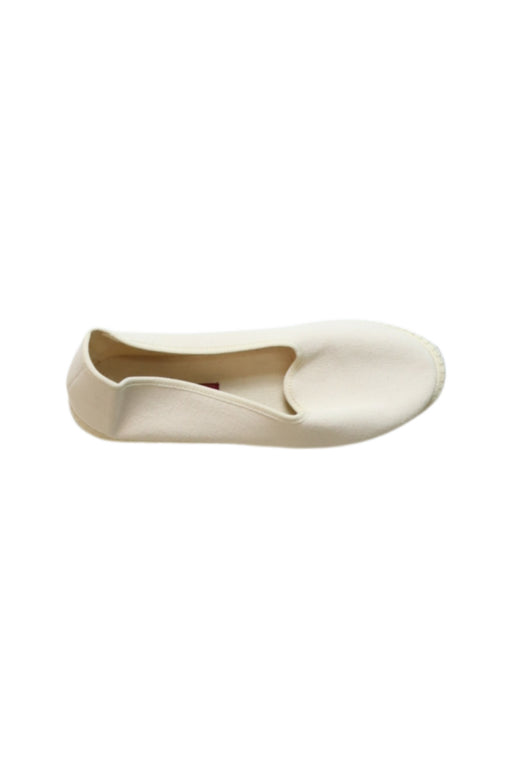 A White Slip Ons from ViBi VENEZIA in size 12Y for girl. (Front View)