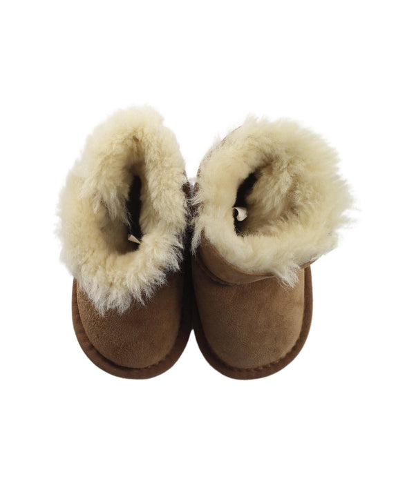 A Brown Winter Boots from UGG in size 18-24M for girl. (Back View)