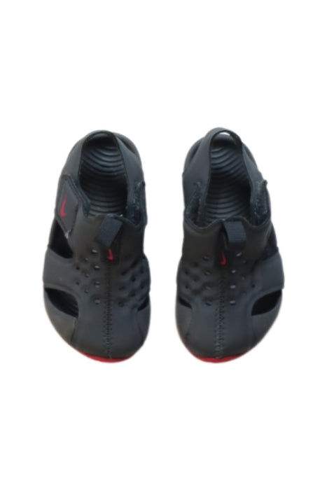 A Black Sandals from Nike in size 12-18M for boy. (Back View)