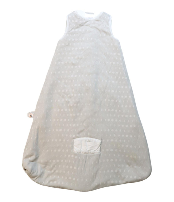 A White Sleepsacs from Ergobaby in size 6-12M for neutral. (Back View)